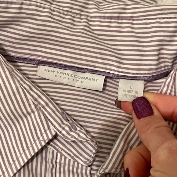 🌷Set of 2 Women’s Button Downs - Picture 2 of 7